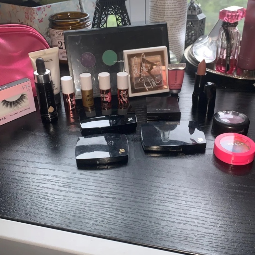 High end makeup bundle - Picture 2 of 5